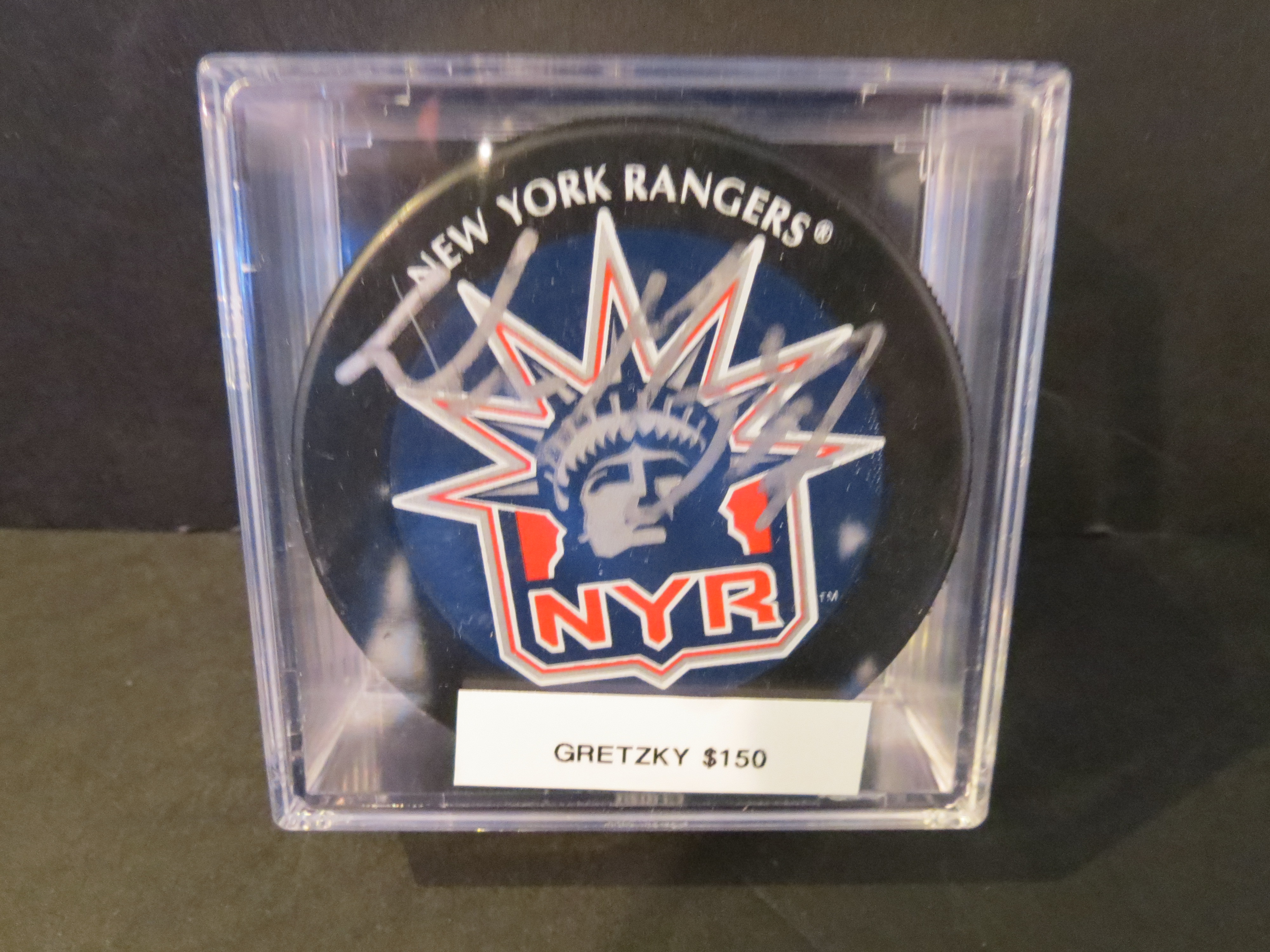 Wayne Gretzky Autographed Puck (New York Rangers )