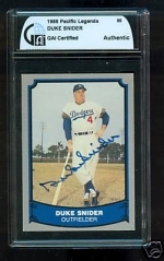Duke Snider Autographed Card (Los Angeles Dodgers)